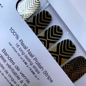 Color Street Nails, Retired set
Bundle and save on shipping per set!